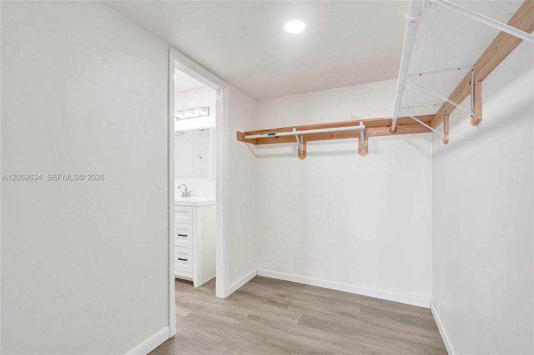 For Sale: $130,000 (2 beds, 2 baths, 1112 Square Feet)