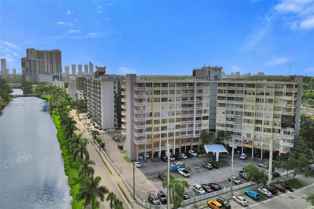 For Sale: $130,000 (2 beds, 2 baths, 1112 Square Feet)