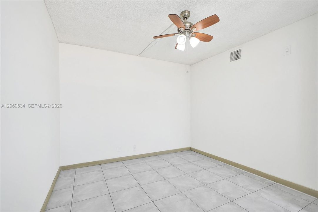 For Sale: $130,000 (2 beds, 2 baths, 1112 Square Feet)