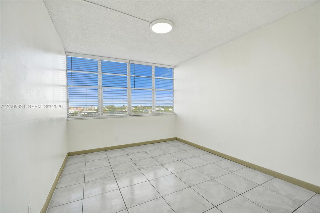 For Sale: $130,000 (2 beds, 2 baths, 1112 Square Feet)