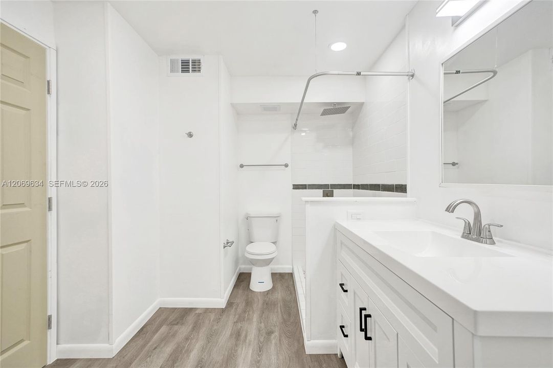For Sale: $130,000 (2 beds, 2 baths, 1112 Square Feet)