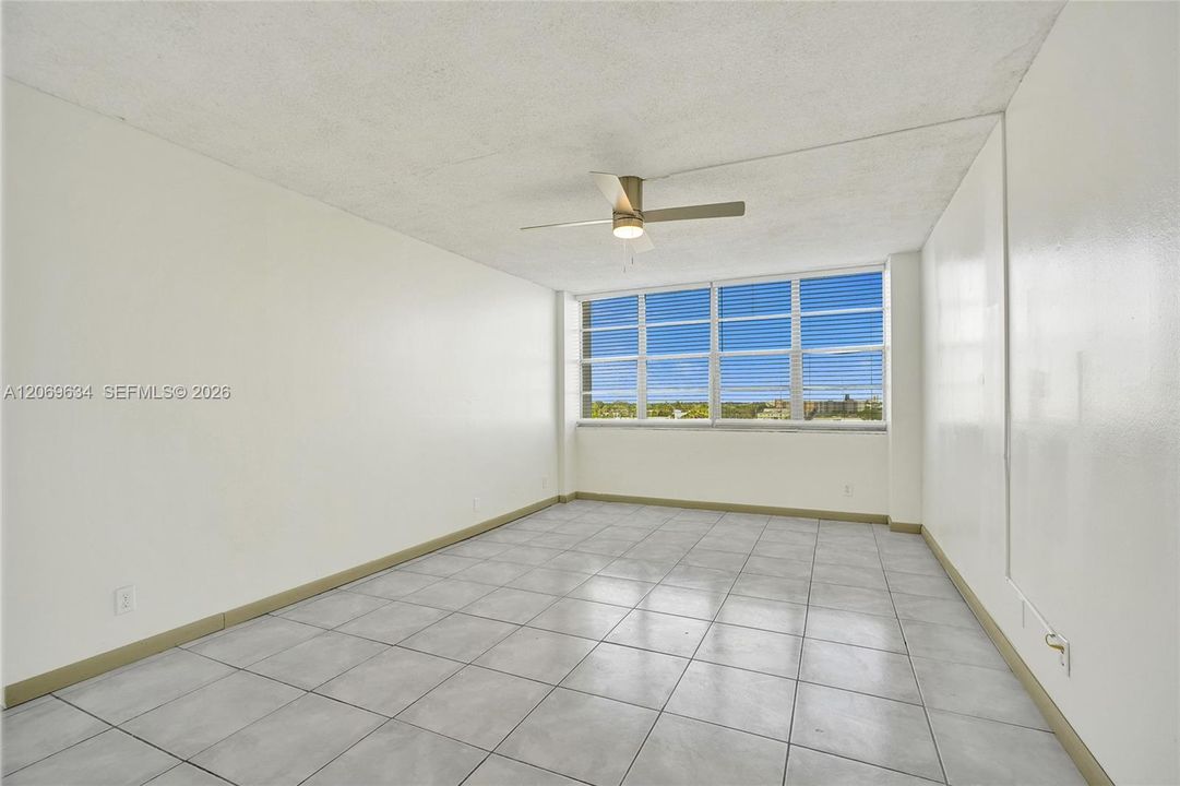 For Sale: $130,000 (2 beds, 2 baths, 1112 Square Feet)