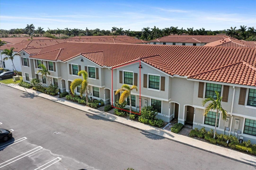 For Sale: $395,000 (3 beds, 3 baths, 1311 Square Feet)