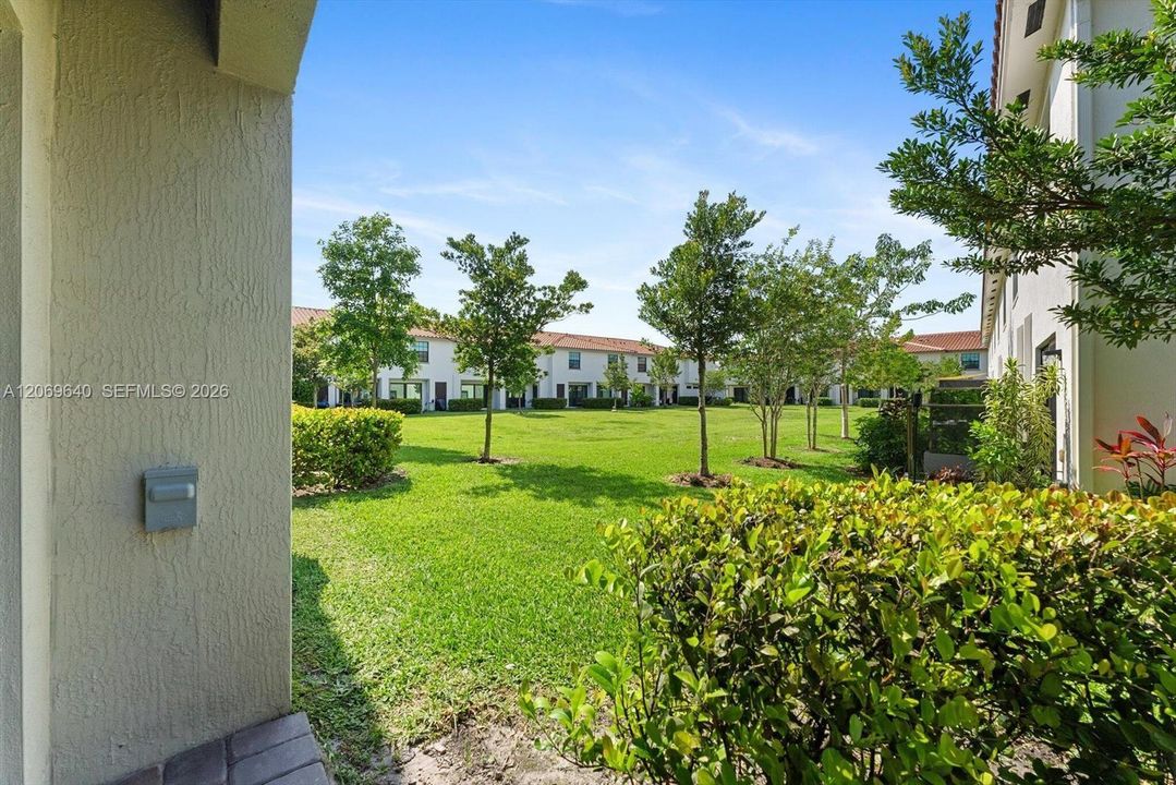 For Sale: $395,000 (3 beds, 3 baths, 1311 Square Feet)