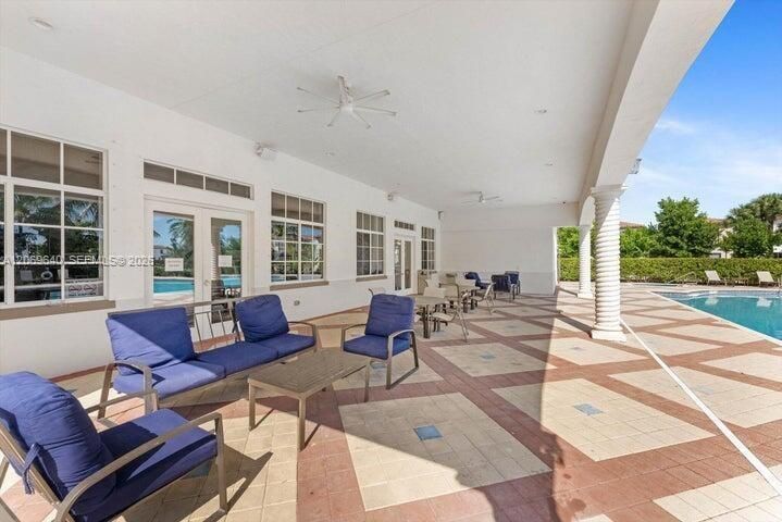 For Sale: $395,000 (3 beds, 3 baths, 1311 Square Feet)