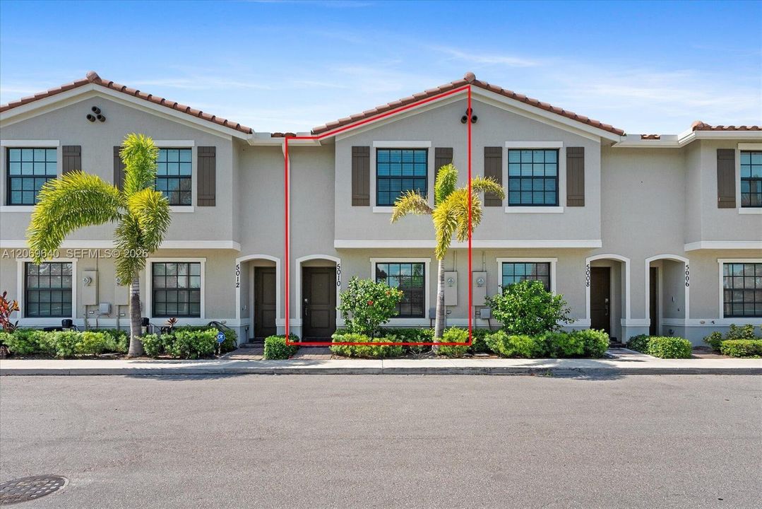 For Sale: $395,000 (3 beds, 3 baths, 1311 Square Feet)