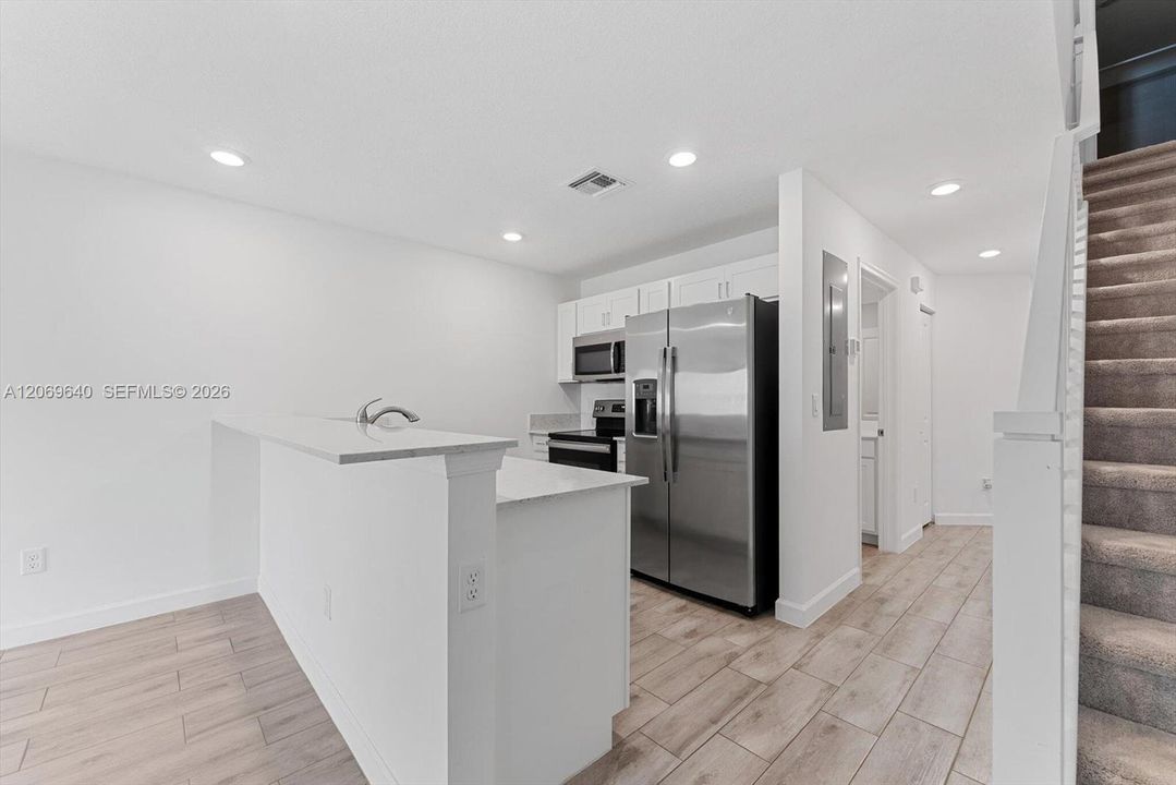 For Sale: $395,000 (3 beds, 3 baths, 1311 Square Feet)