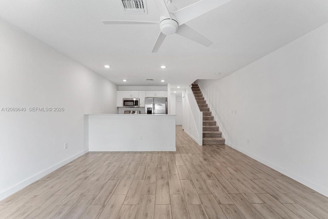 For Sale: $395,000 (3 beds, 3 baths, 1311 Square Feet)