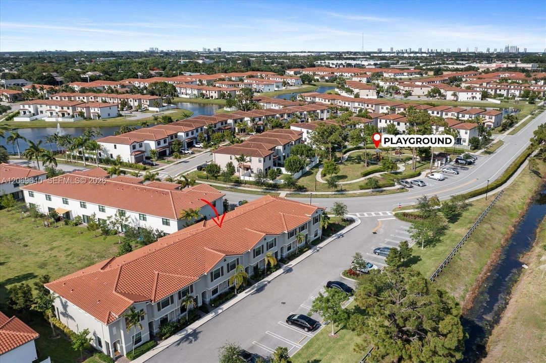 For Sale: $395,000 (3 beds, 3 baths, 1311 Square Feet)