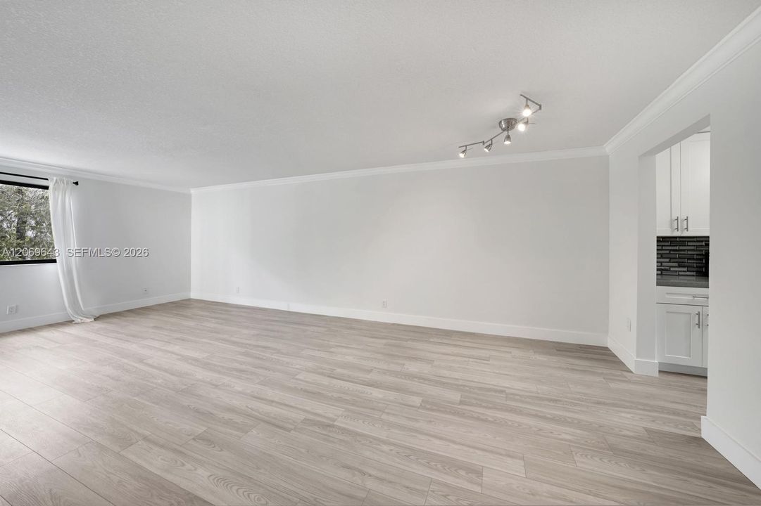 For Rent: $2,800 (3 beds, 2 baths, 1228 Square Feet)