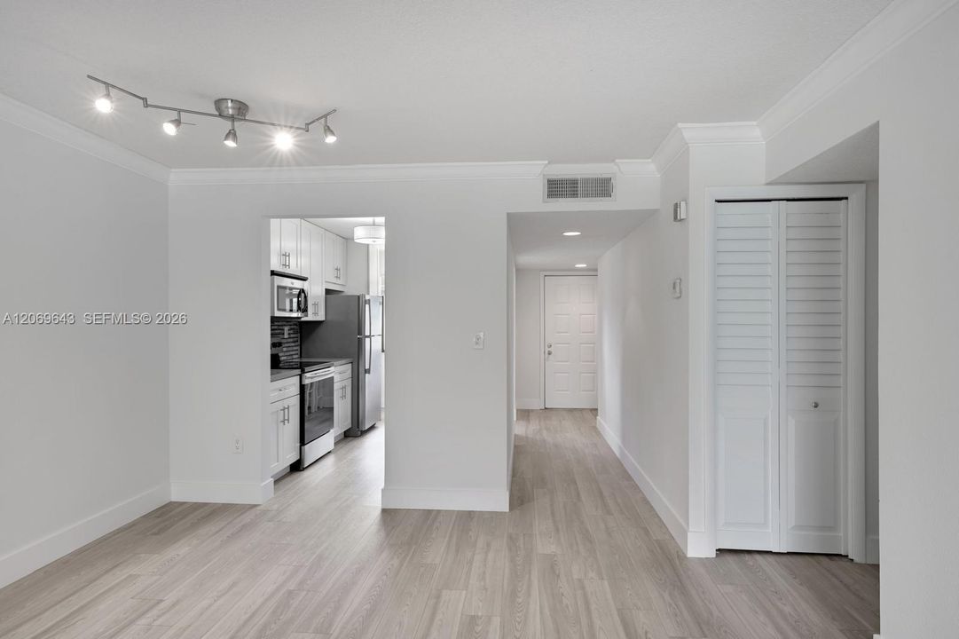 For Rent: $2,800 (3 beds, 2 baths, 1228 Square Feet)