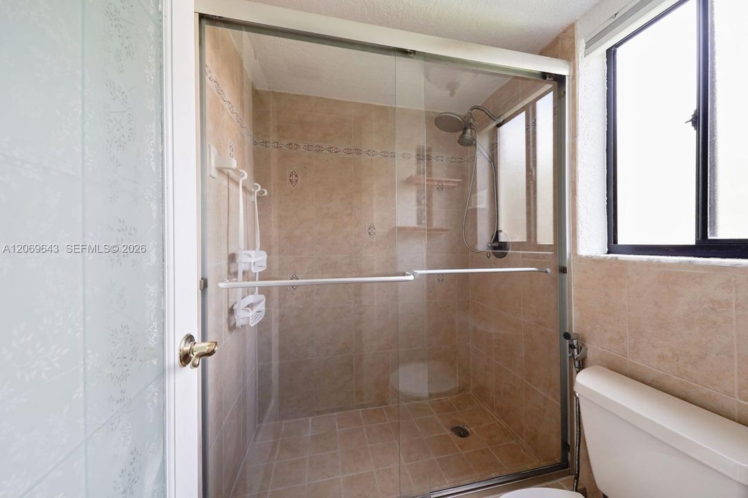 For Rent: $2,800 (3 beds, 2 baths, 1228 Square Feet)