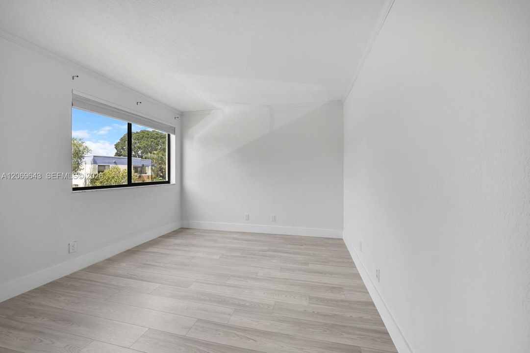 For Rent: $2,800 (3 beds, 2 baths, 1228 Square Feet)