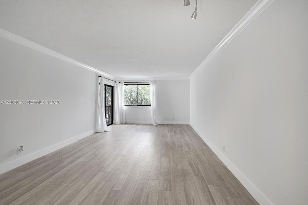 For Rent: $2,800 (3 beds, 2 baths, 1228 Square Feet)