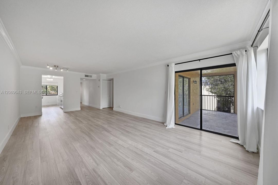 For Rent: $2,800 (3 beds, 2 baths, 1228 Square Feet)