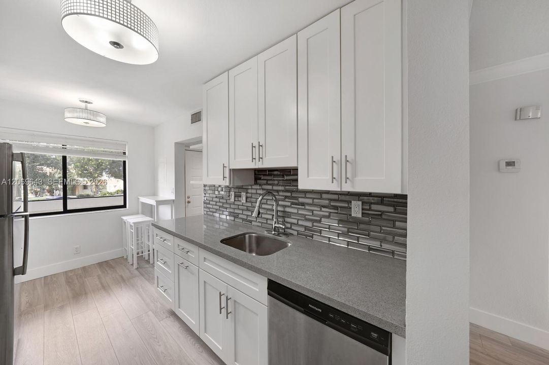 For Rent: $2,800 (3 beds, 2 baths, 1228 Square Feet)