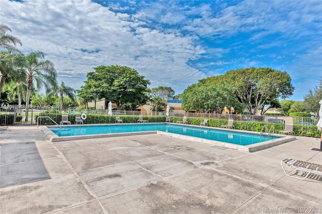 For Rent: $2,800 (3 beds, 2 baths, 1228 Square Feet)