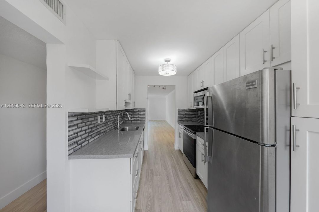 For Rent: $2,800 (3 beds, 2 baths, 1228 Square Feet)