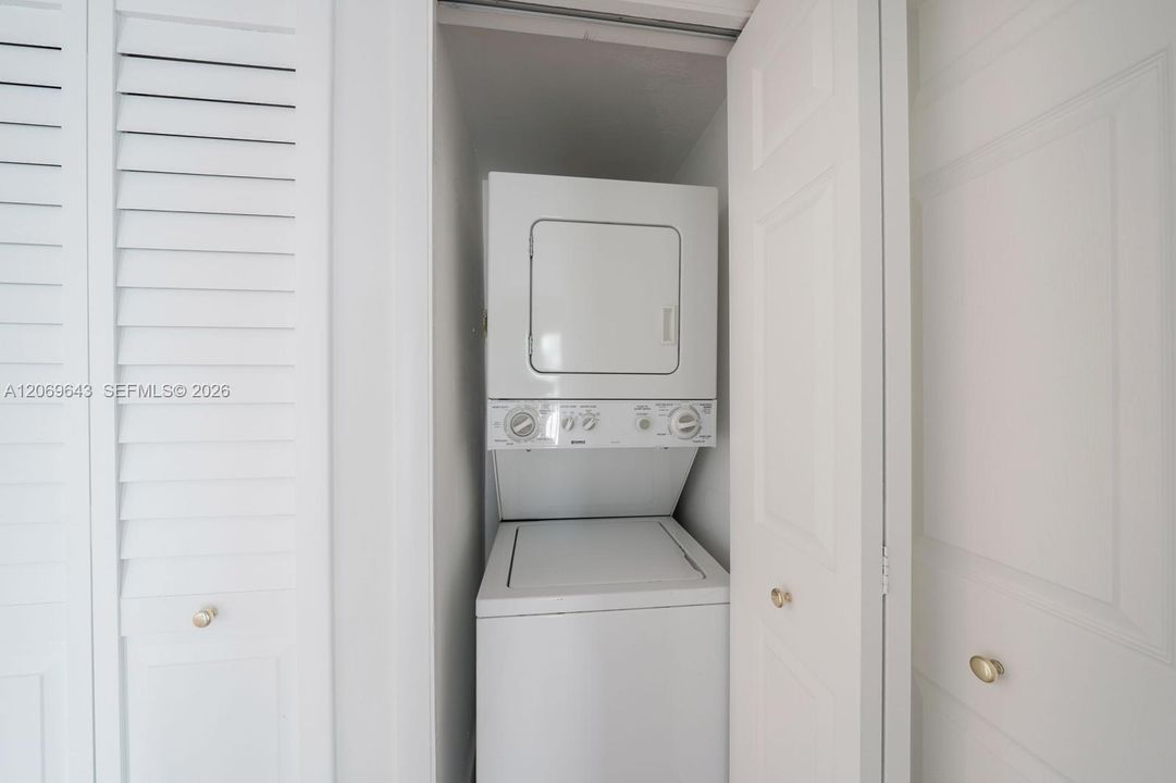 For Rent: $2,800 (3 beds, 2 baths, 1228 Square Feet)