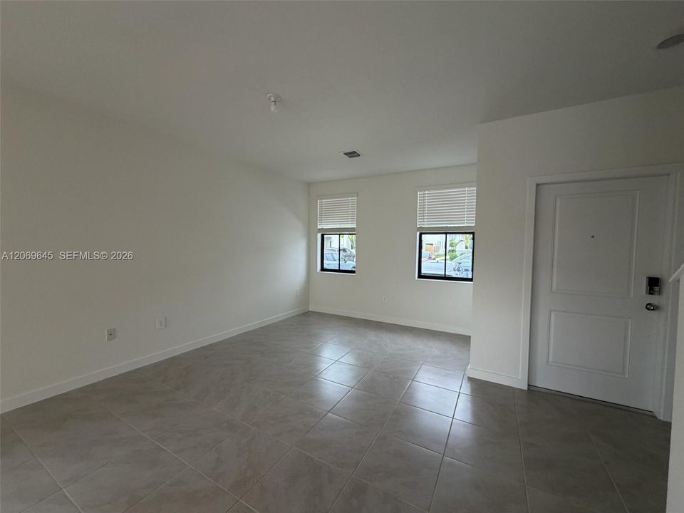 For Rent: $2,800 (3 beds, 2 baths, 0 Square Feet)