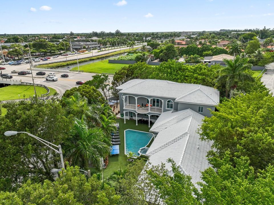 For Sale: $2,350,000 (7 beds, 6 baths, 4102 Square Feet)
