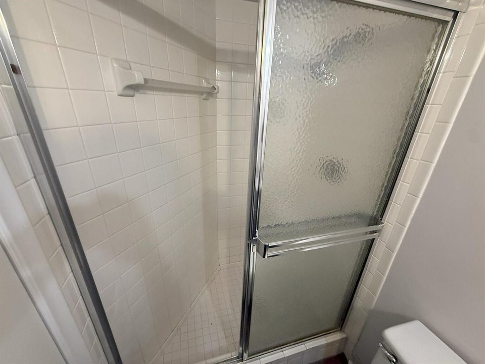 2828 Casita Way #211 (Shower)