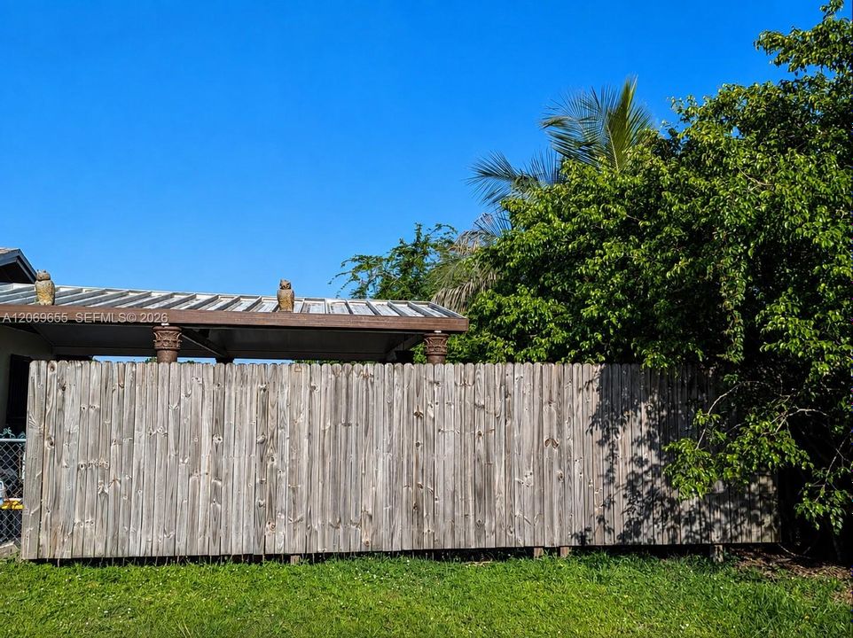 For Rent: $2,900 (3 beds, 2 baths, 1012 Square Feet)