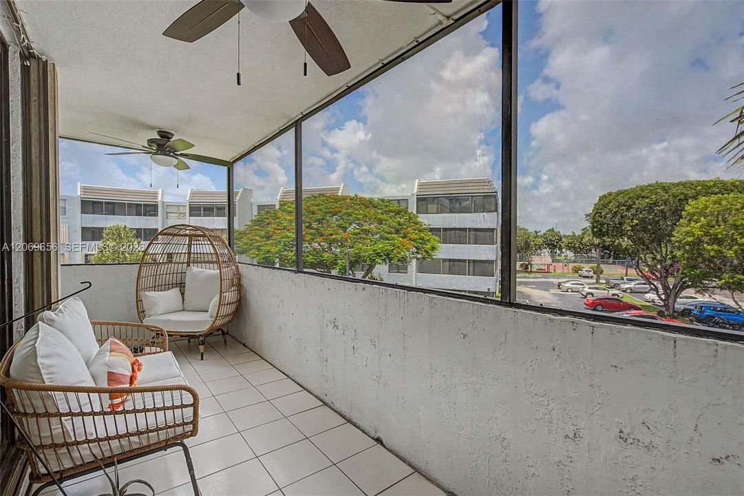 For Sale: $320,000 (2 beds, 2 baths, 1242 Square Feet)