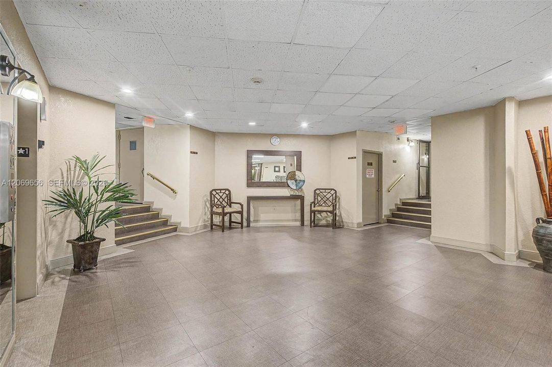 For Sale: $320,000 (2 beds, 2 baths, 1242 Square Feet)