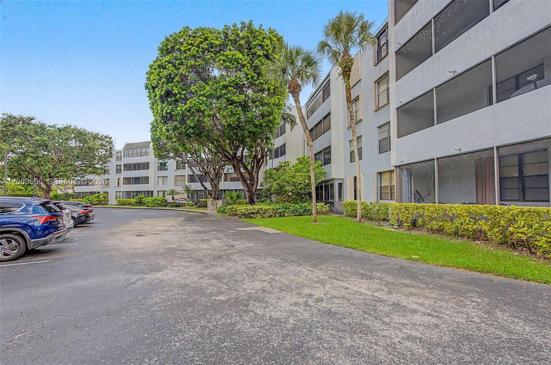 For Sale: $320,000 (2 beds, 2 baths, 1242 Square Feet)