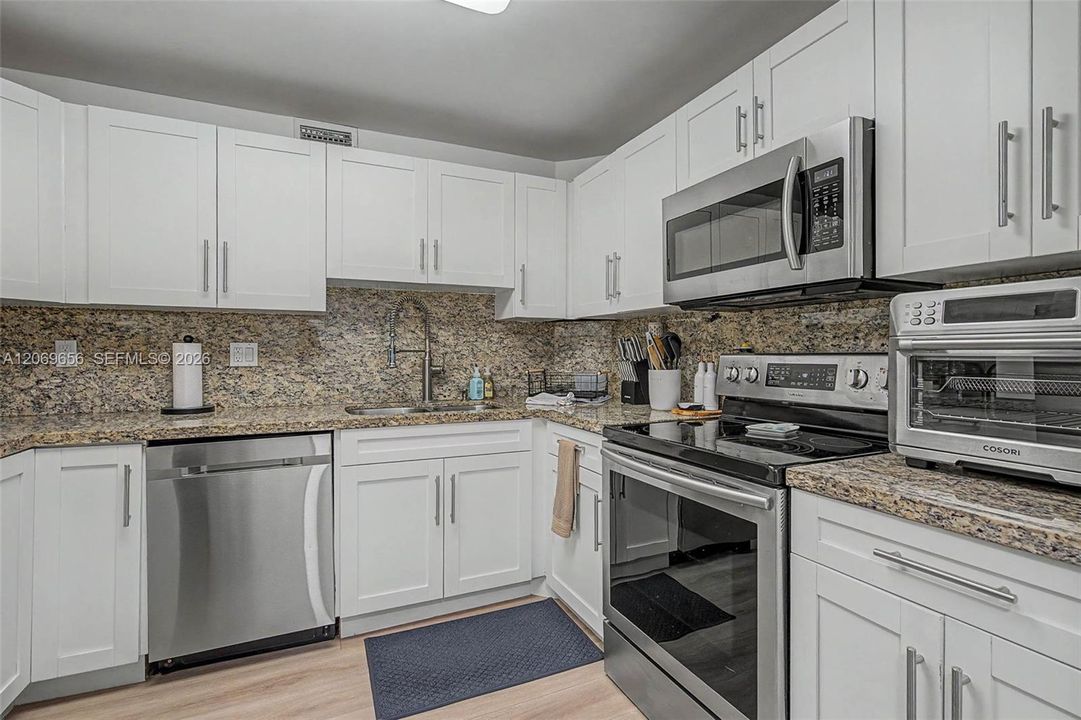 For Sale: $320,000 (2 beds, 2 baths, 1242 Square Feet)