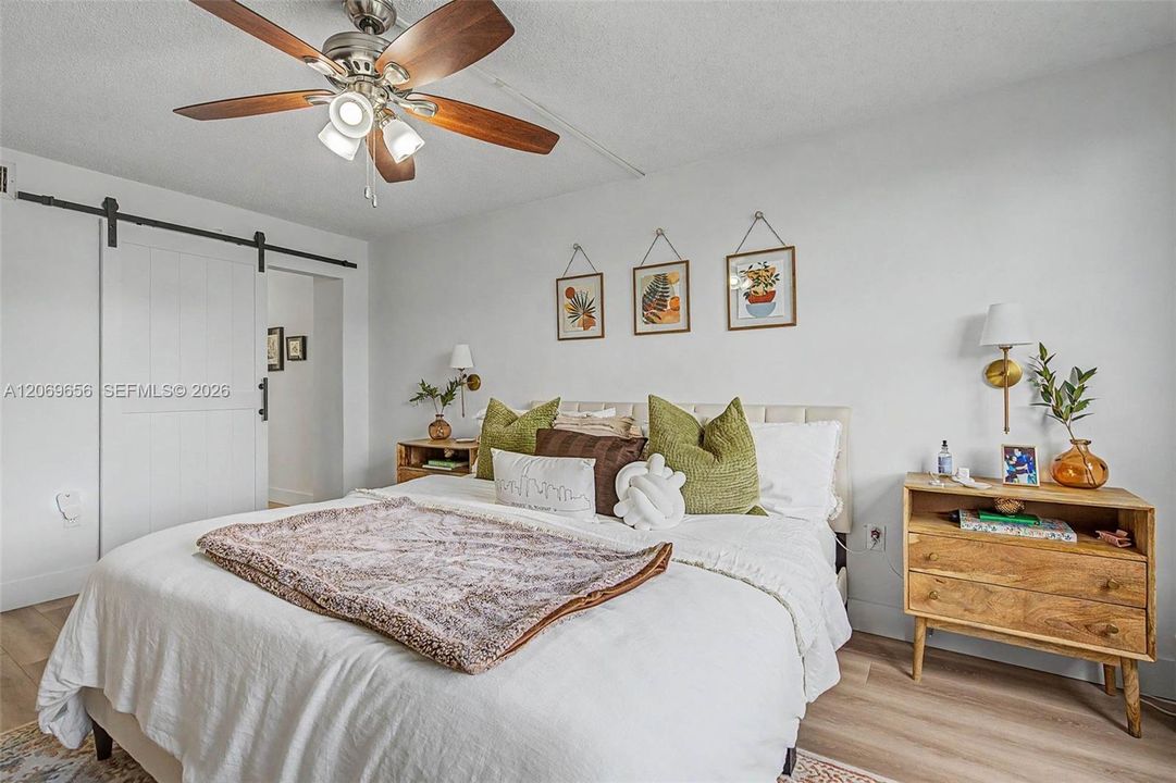 For Sale: $320,000 (2 beds, 2 baths, 1242 Square Feet)