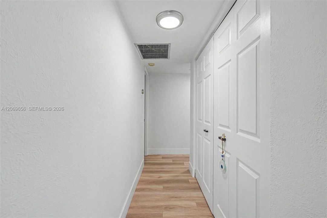 For Sale: $320,000 (2 beds, 2 baths, 1242 Square Feet)