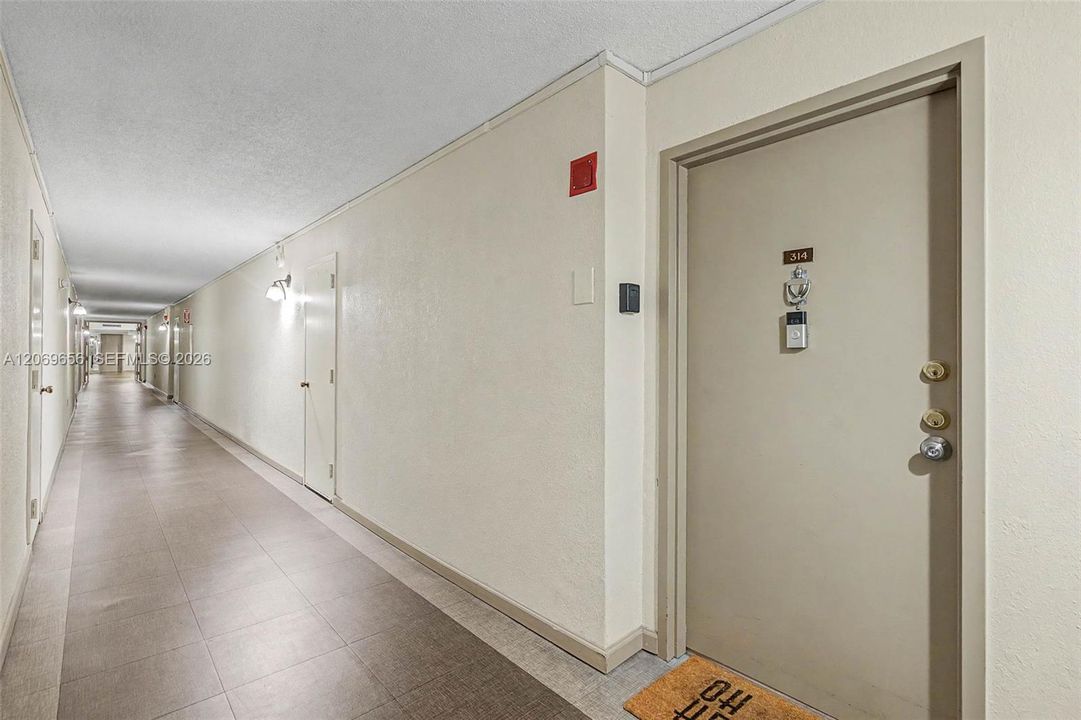 For Sale: $320,000 (2 beds, 2 baths, 1242 Square Feet)