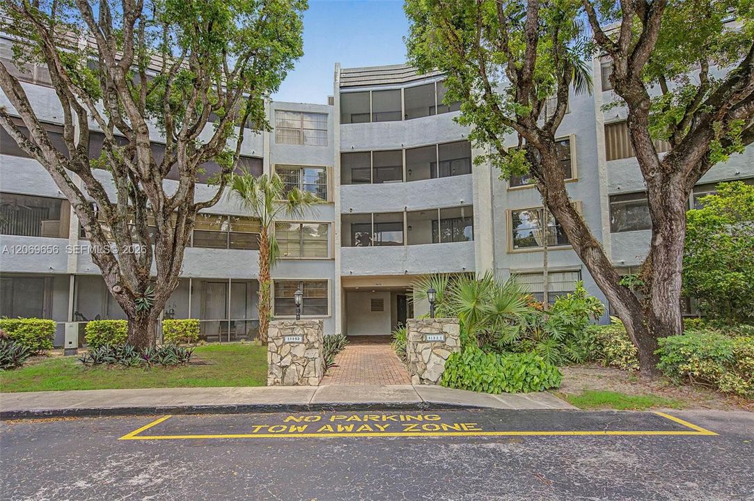 For Sale: $320,000 (2 beds, 2 baths, 1242 Square Feet)