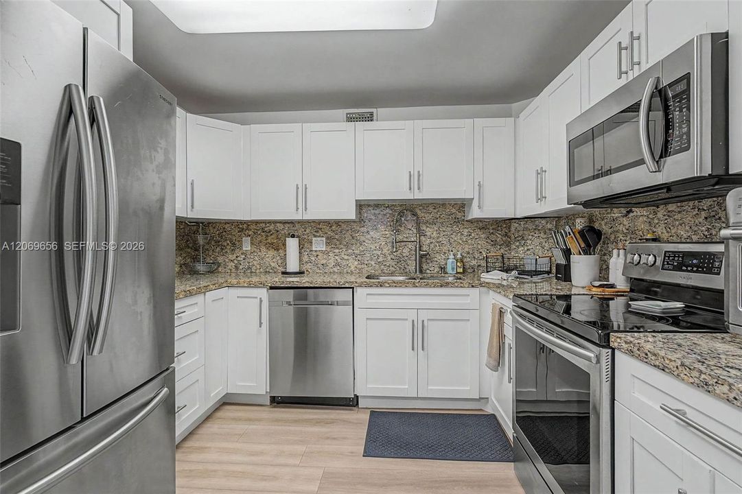 For Sale: $320,000 (2 beds, 2 baths, 1242 Square Feet)