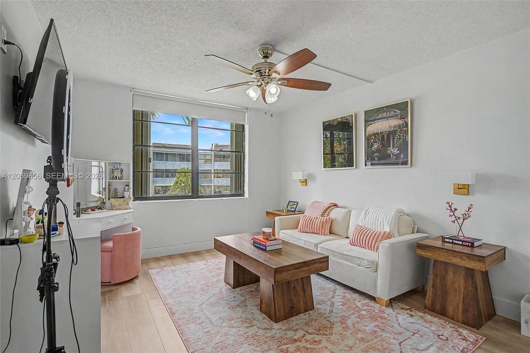 For Sale: $320,000 (2 beds, 2 baths, 1242 Square Feet)