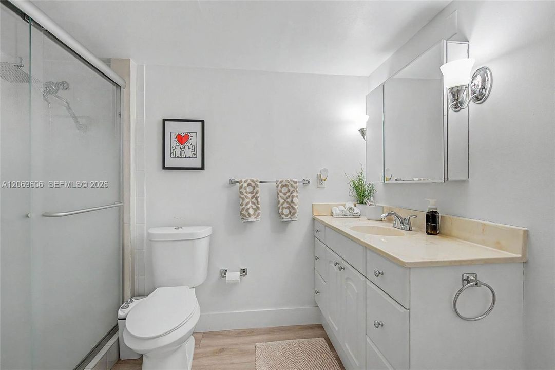 For Sale: $320,000 (2 beds, 2 baths, 1242 Square Feet)