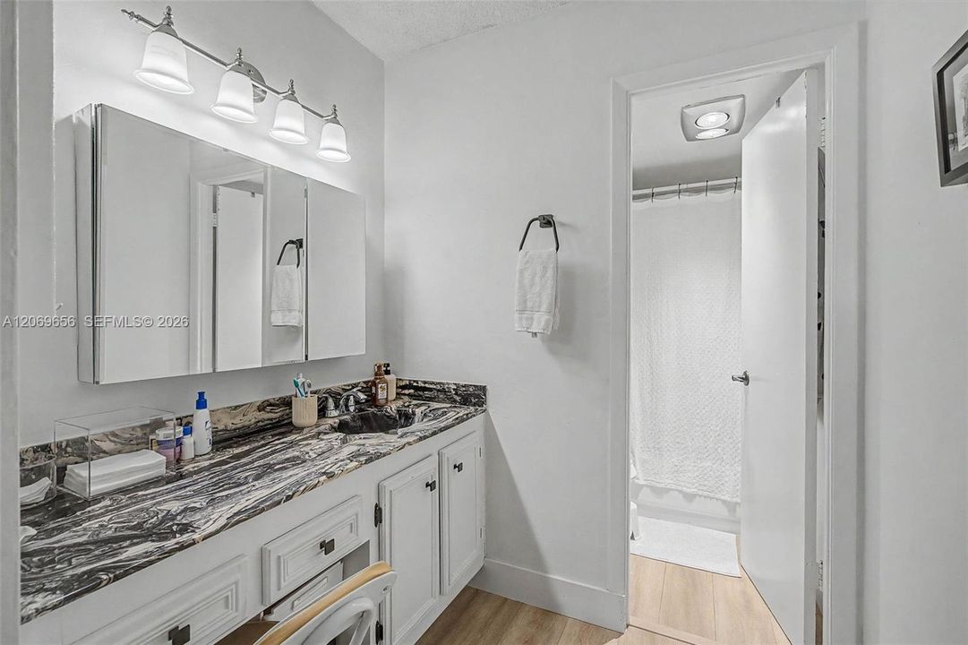 For Sale: $320,000 (2 beds, 2 baths, 1242 Square Feet)