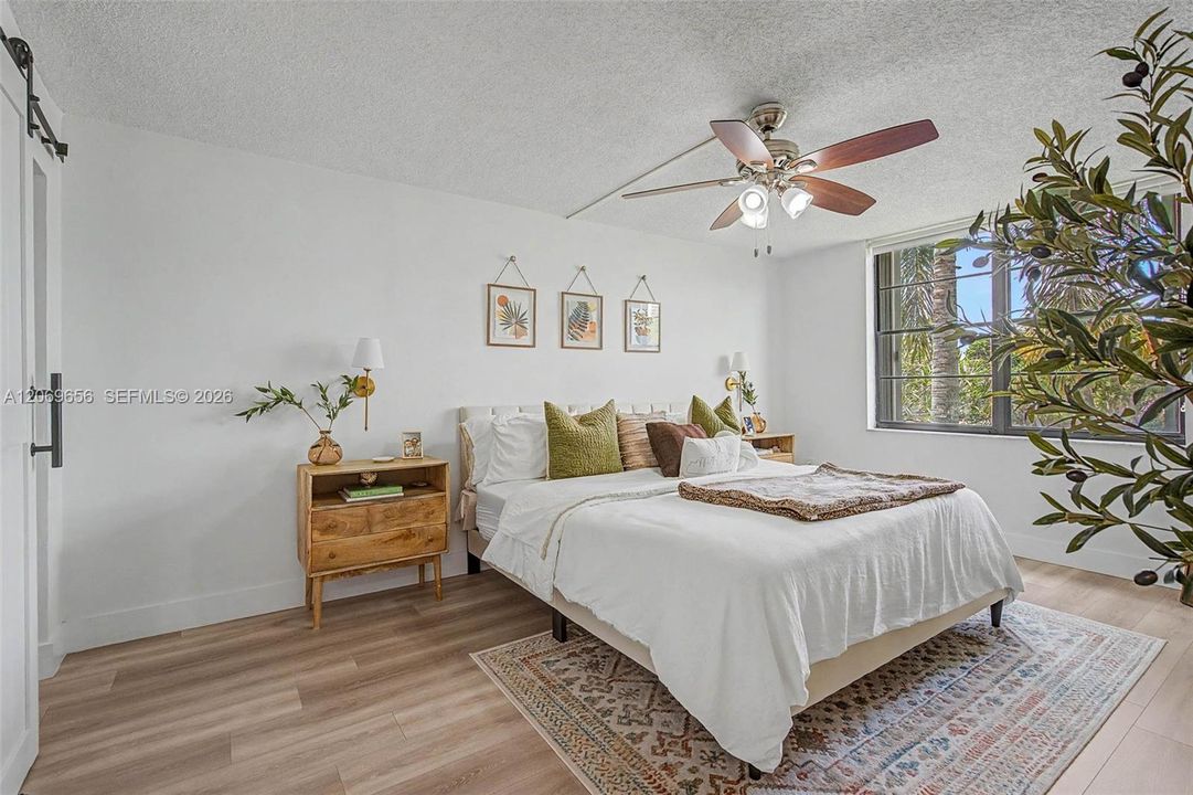 For Sale: $320,000 (2 beds, 2 baths, 1242 Square Feet)
