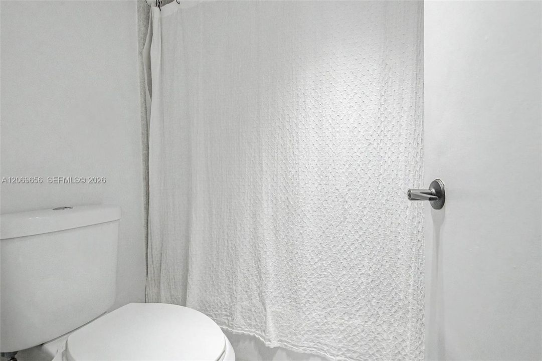 For Sale: $320,000 (2 beds, 2 baths, 1242 Square Feet)