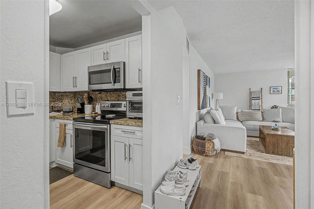 For Sale: $320,000 (2 beds, 2 baths, 1242 Square Feet)