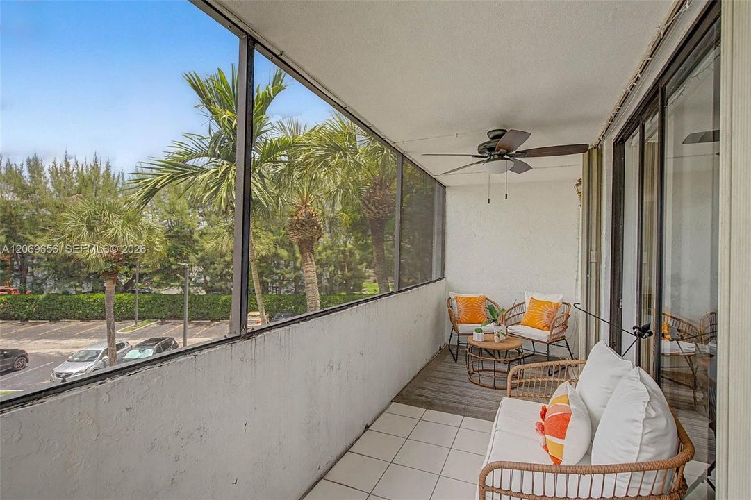 For Sale: $320,000 (2 beds, 2 baths, 1242 Square Feet)