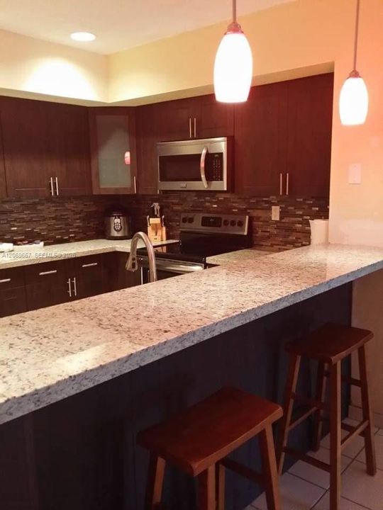 For Sale: $475,000 (3 beds, 2 baths, 1275 Square Feet)