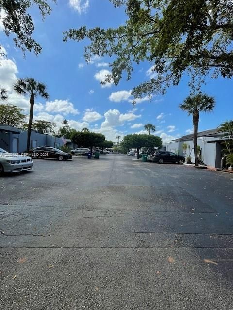 For Sale: $475,000 (3 beds, 2 baths, 1275 Square Feet)