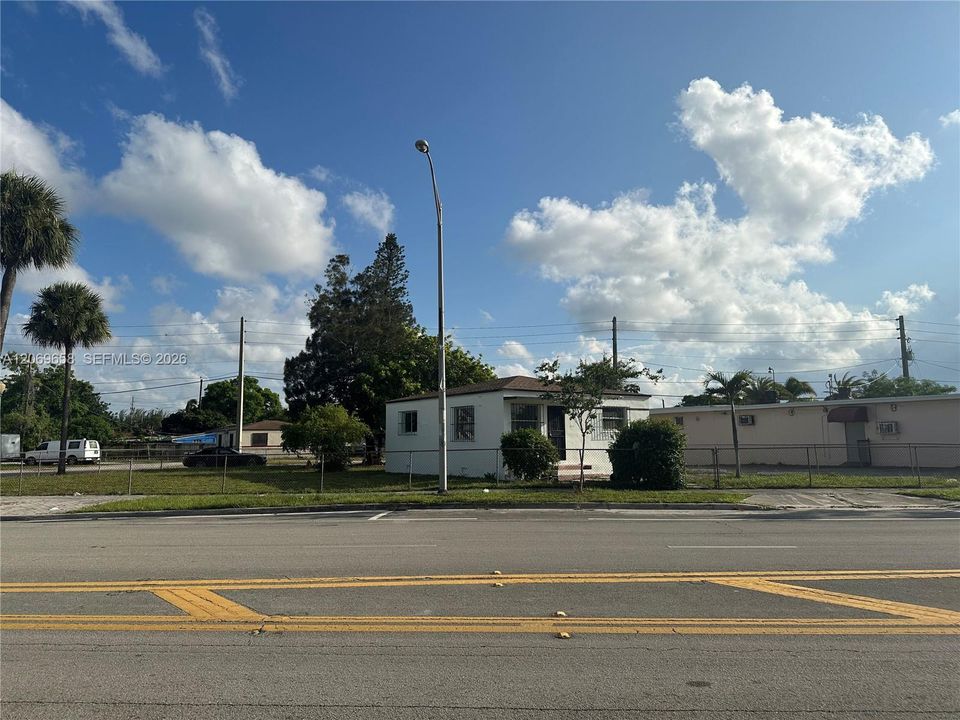 For Sale: $375,000 (2 beds, 1 baths, 780 Square Feet)