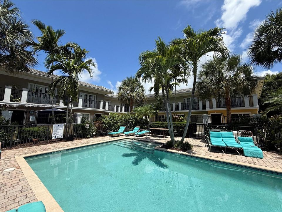 For Rent: $3,250 (2 beds, 2 baths, 1200 Square Feet)