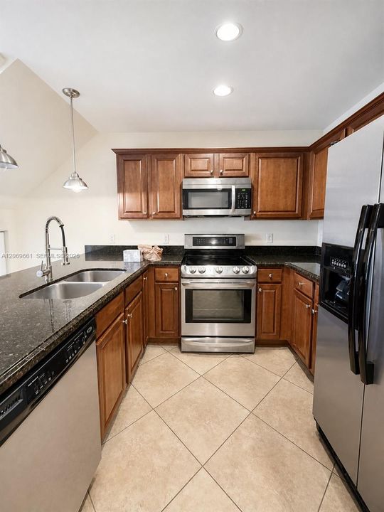 For Rent: $3,250 (2 beds, 2 baths, 1200 Square Feet)