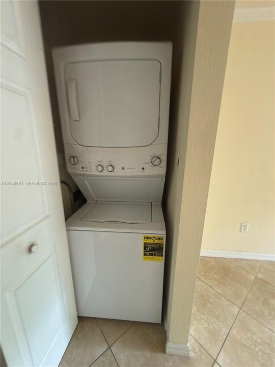 For Rent: $3,250 (2 beds, 2 baths, 1200 Square Feet)