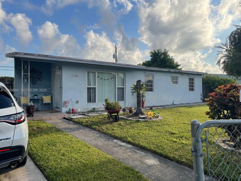 For Sale: $589,900 (3 beds, 2 baths, 1155 Square Feet)